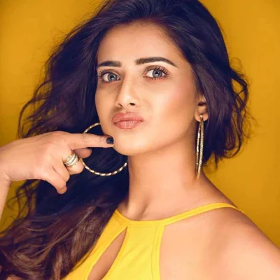 তানজিন তিশা এখনকার সময়ে বেশ জনপ্রিয় একজন মডেল