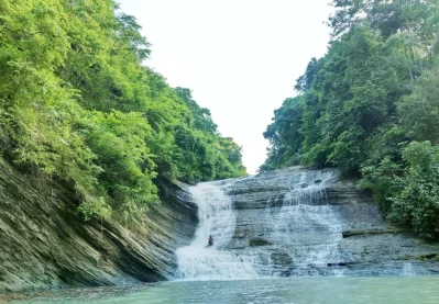 জাদিপাই ঝরনা
