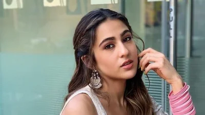 সারা এবং বিতর্ক